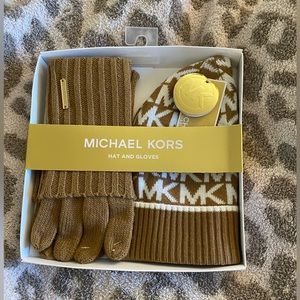 SOLD ON Ⓜ️!! Michael Kors set